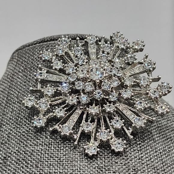 Vintage Rhinestone Brooch, 2.5" Starburst Design - Picture 5 of 9